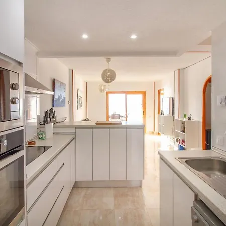 3 Bedroom Cozy In Apartment *