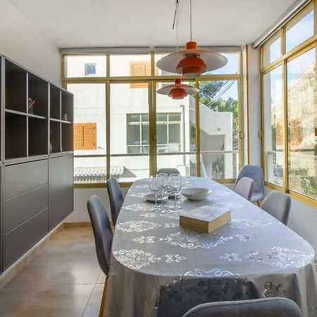 Apartment 3 Bedroom Cozy In *